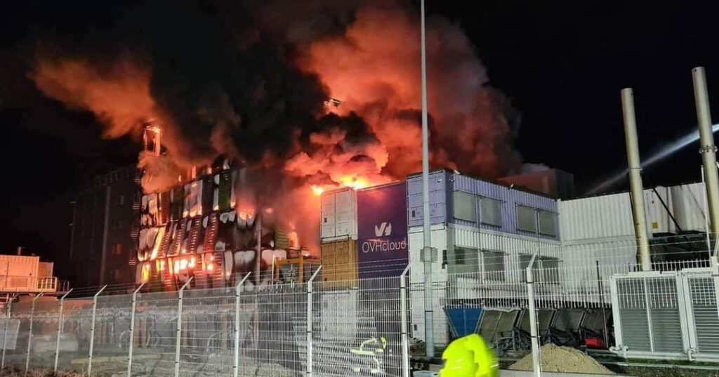 last night a serious fire devastated the building that houses the OVH data centers, on which the Milano Lounge Radio broadcast servers also depend